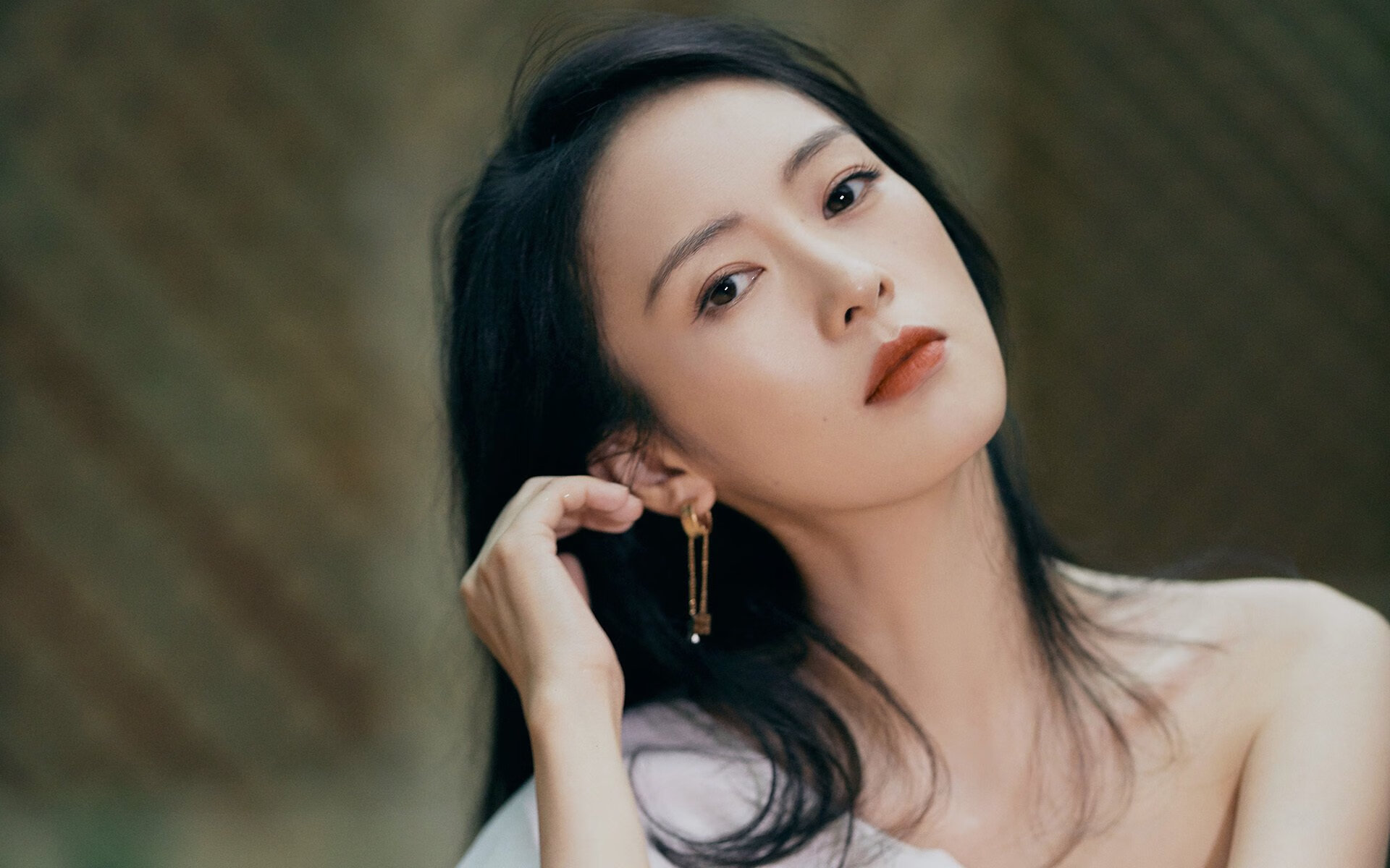 开云网站-城市夜间篮球赛盛大开幕，点亮城市夜生活新方式，夜晚篮球场图片真实