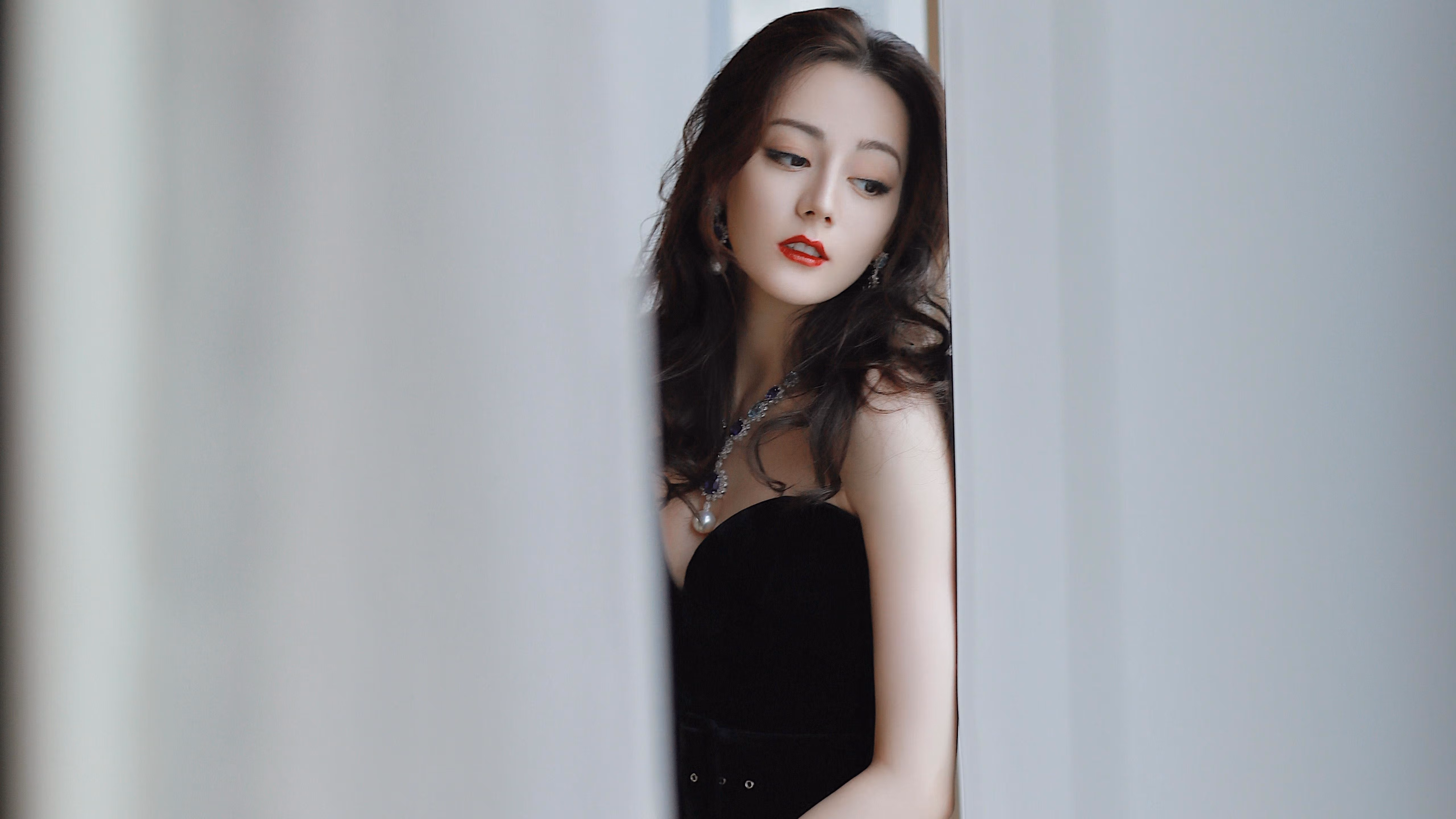 尼克斯队为退役保安举办庆典,感动全场球迷,尼克斯退役球员