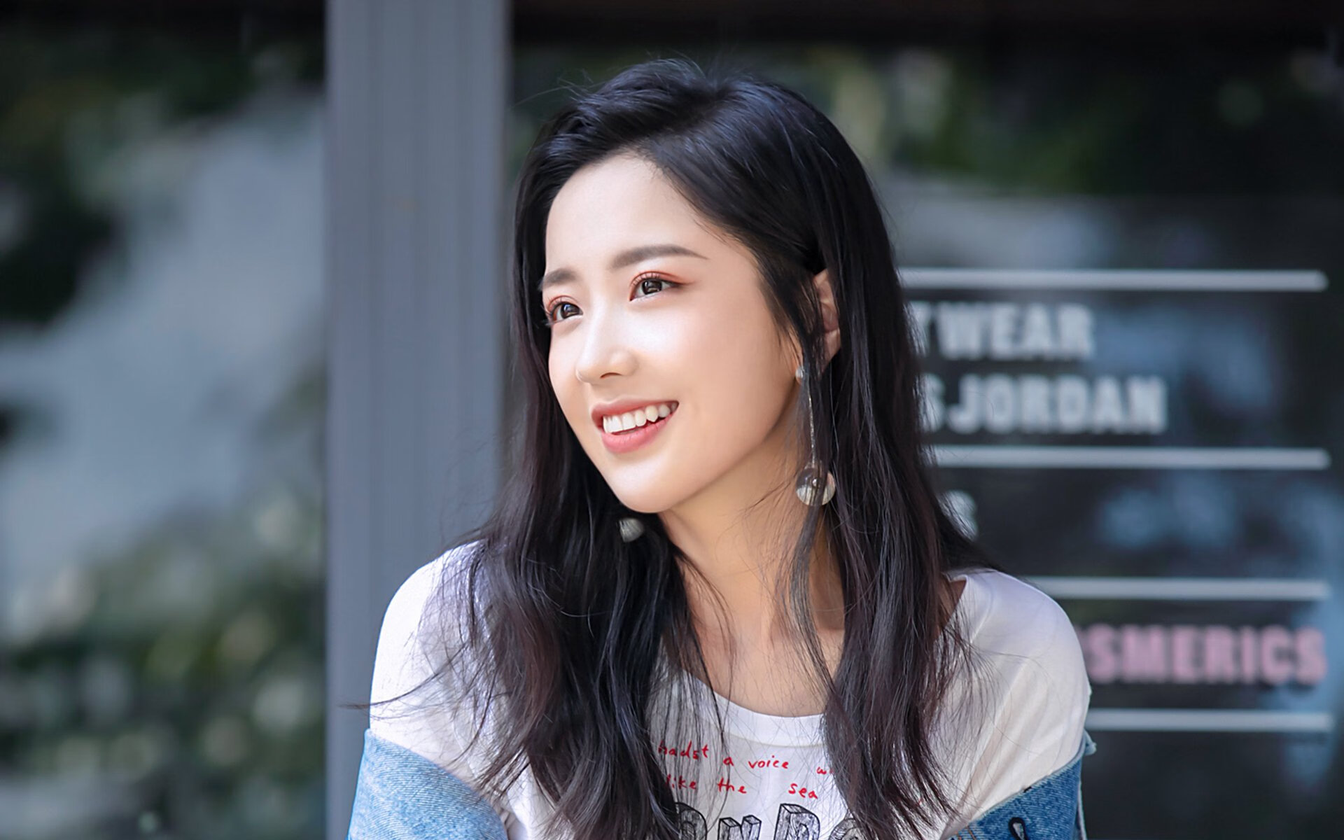 开云中国大陆-国足队内竞争激烈，主力位置更具挑战，国足局面