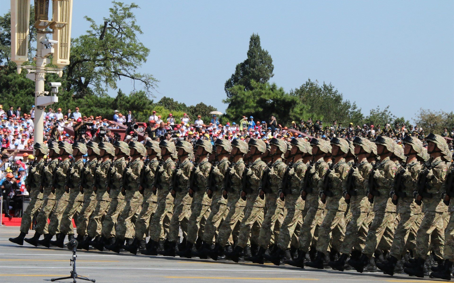 拜仁慕尼黑客场大胜,德甲争冠气势如虹,拜仁慕尼黑打法