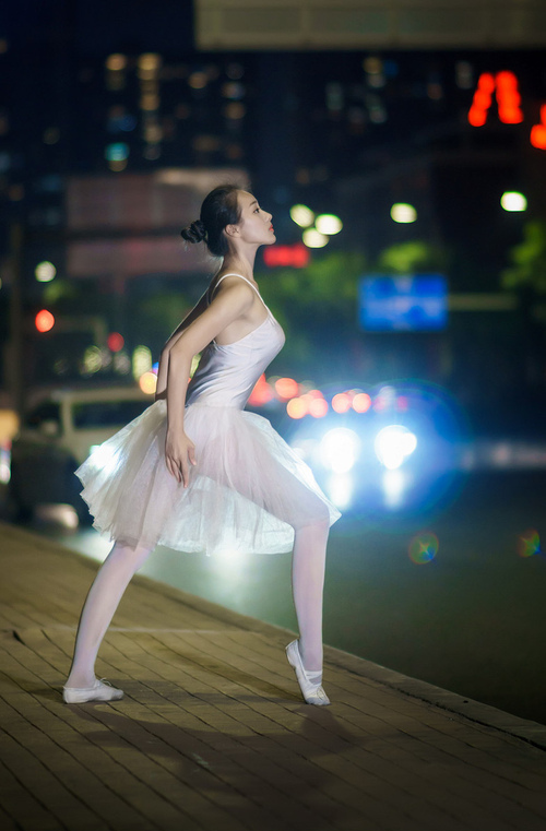 湖人大胜太阳,季后赛首轮中詹姆斯锁死对手,湖人vs太阳g5詹姆斯数据