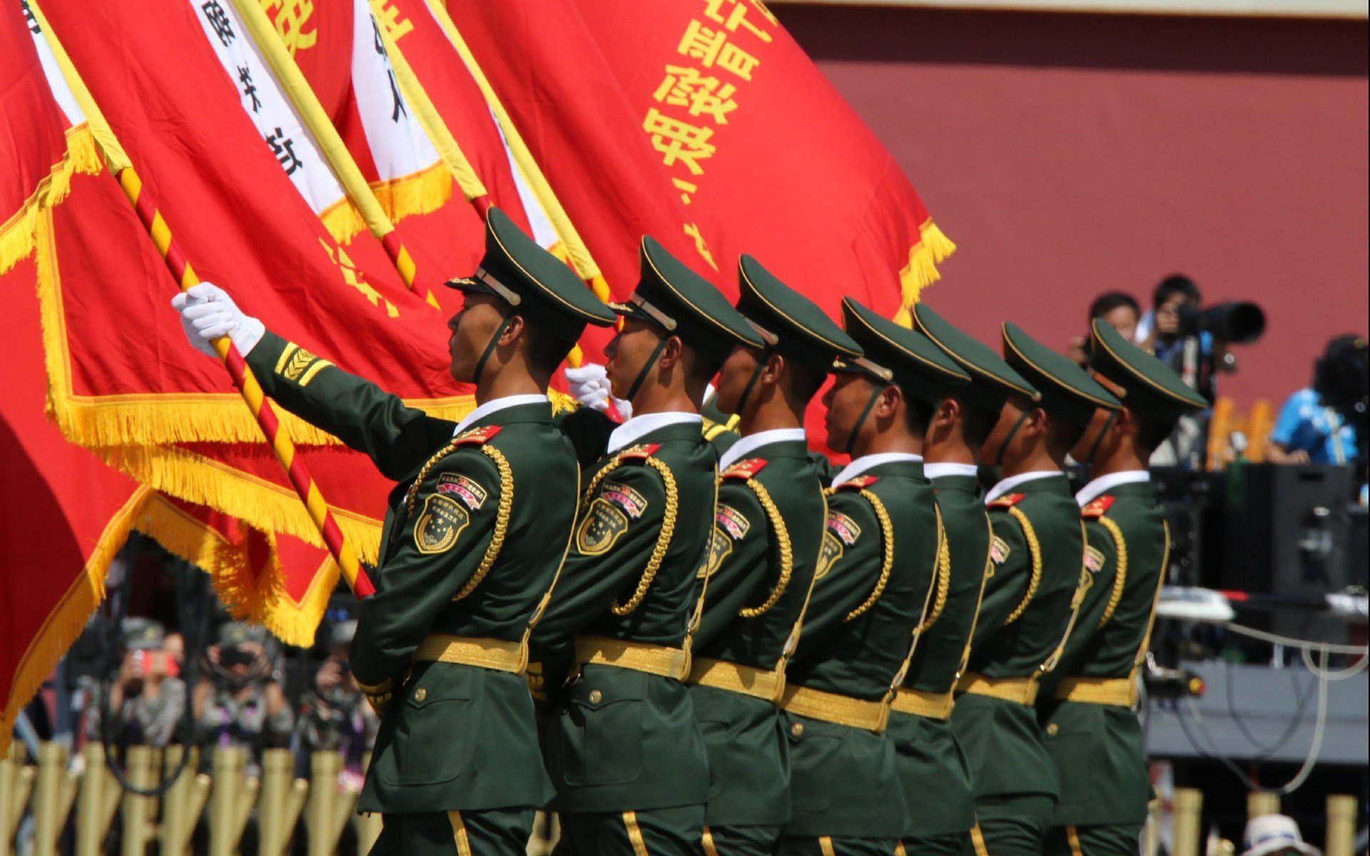 “彼得森助力南非羚羊队稳守阵地,攻守兼备”