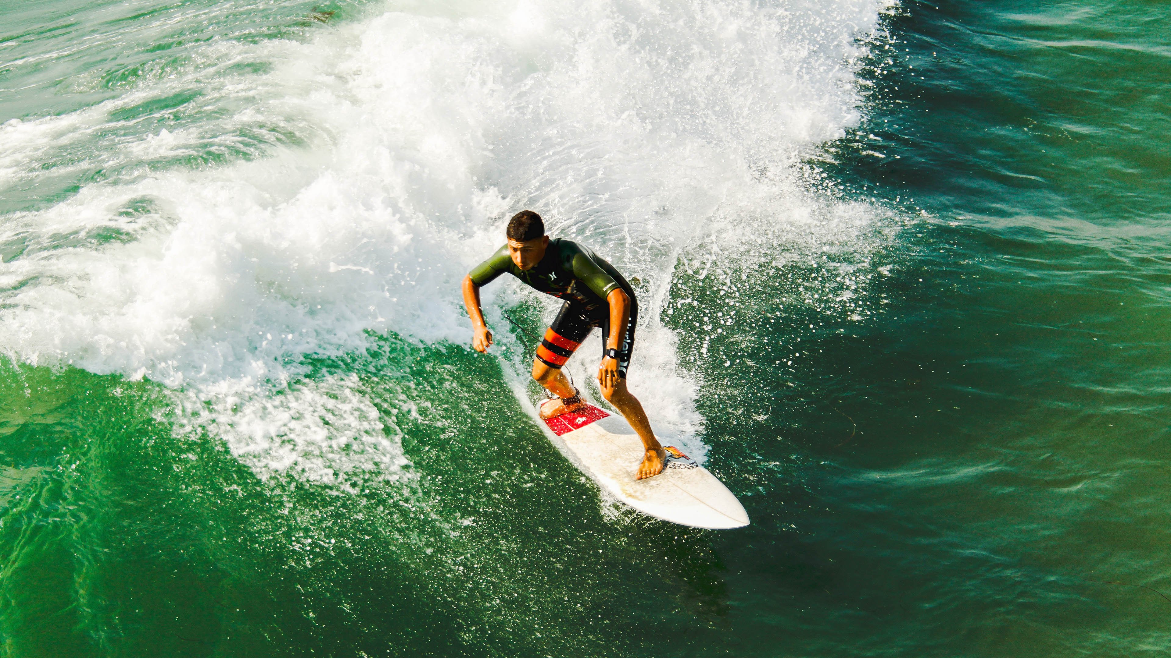 灰熊加强高位配合增加外线出手机会,灰熊外线防守大闸